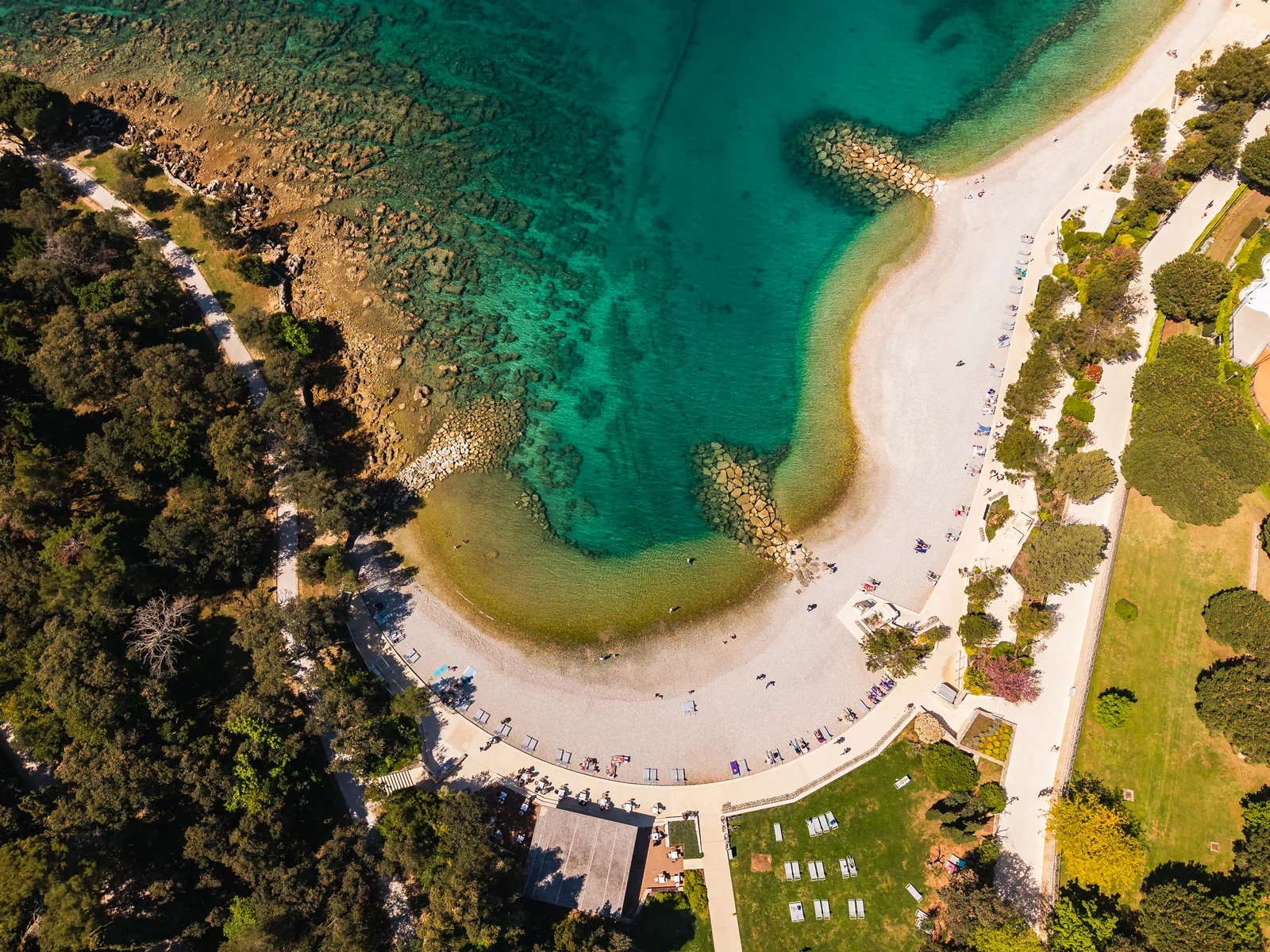 Overhead view of Lone Bay curved pebble beach in Rovinj