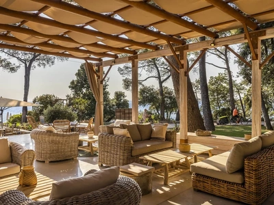 Senčni lounge v Lovor Lounge & Beach