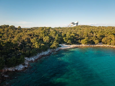 Galeb iznad uvale Škaraba
