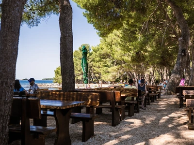 Terrazza del ristorante sulla spiaggia di Cuvi