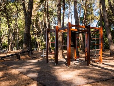 Parco giochi per bambini a Cuvi
