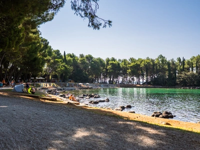 La spiaggia di ghiaia principale di Cuvi