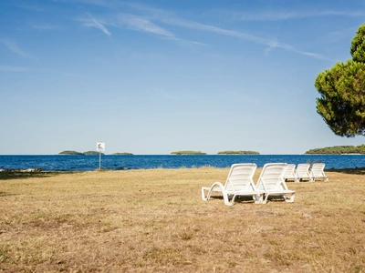Lawn, volleyball and sea view