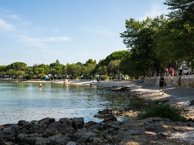 Sentiero lungo la riva