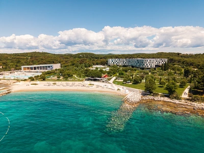 Strand en zwembaden van Hotel Amarin