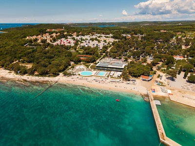 Hoge luchtfoto van het Amarin-resort