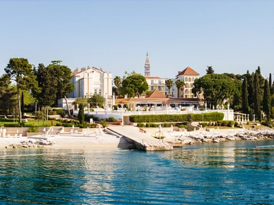 Lo storico Hotel Katarina visto dal mare, isola di Santa Caterina