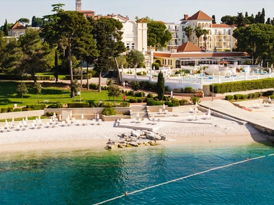 La spiaggia principale davanti all'Hotel Katarina, Rovigno