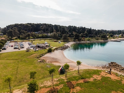 Pebble cove with Comeback beach bar