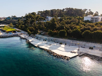 Angular concrete sun deck platforms