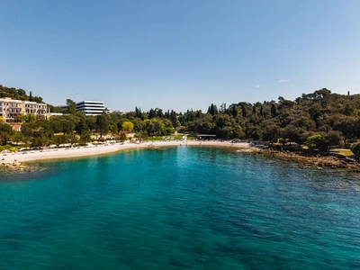 Hotel Lone overlooking the main beach