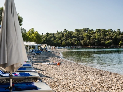 Lone Bay's pebble beach