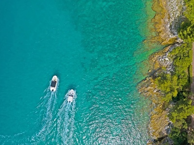 Met de boot langs de kust van Rovinj — Rovinj