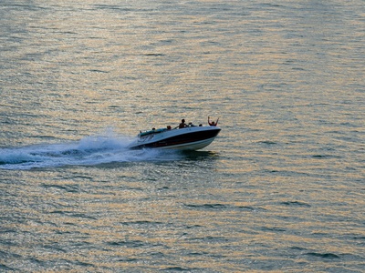 Over de Adriatische Zee scheuren bij Rovinj — Rovinj