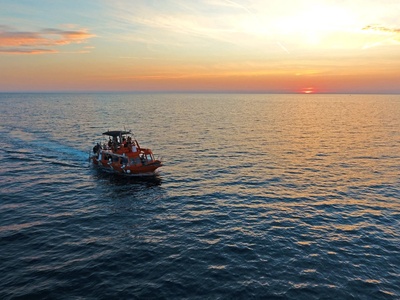 Na otvorenom moru u zalasku sunca — Rovinj