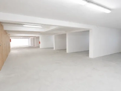 Rovinj | Vier garageplekken, meerdere mogelijkheden.
