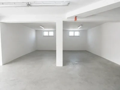 Rovinj | Vier garageplekken, meerdere mogelijkheden.