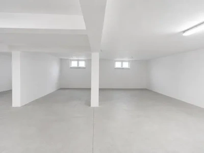 Rovinj | Vier garageplekken, meerdere mogelijkheden.