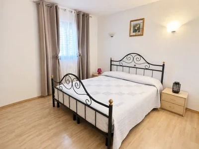 Rovinj | Eenkamerappartement. Rustige ligging. Parkeerplaats. Bergruimte.