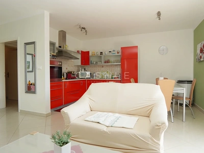 Rovinjsko Selo | Ground-Floor Apartment with Courtyard and 3 Parking Spaces