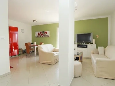 Rovinjsko Selo | Ground-Floor Apartment with Courtyard and 3 Parking Spaces