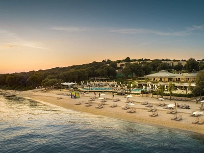 Maistra Select Amarin Resort