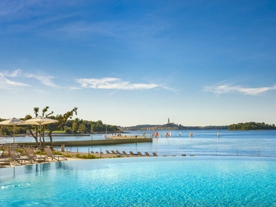 Maistra Select Amarin Resort