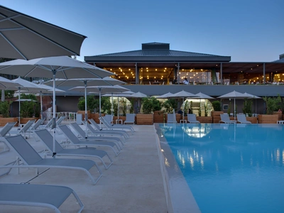 Maistra Select Amarin Resort