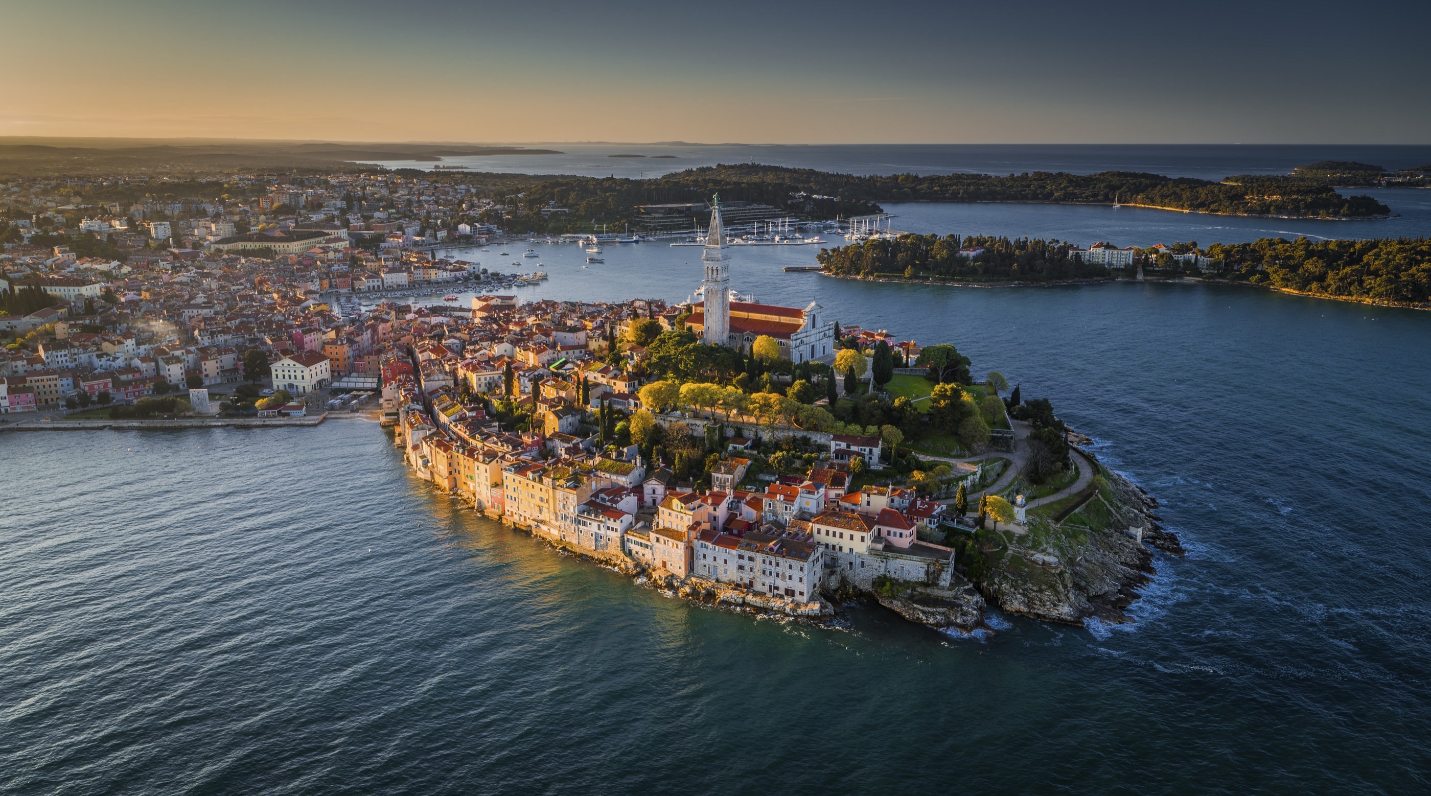 Rovinj | One-bedroom apartment in need of renovation, great location